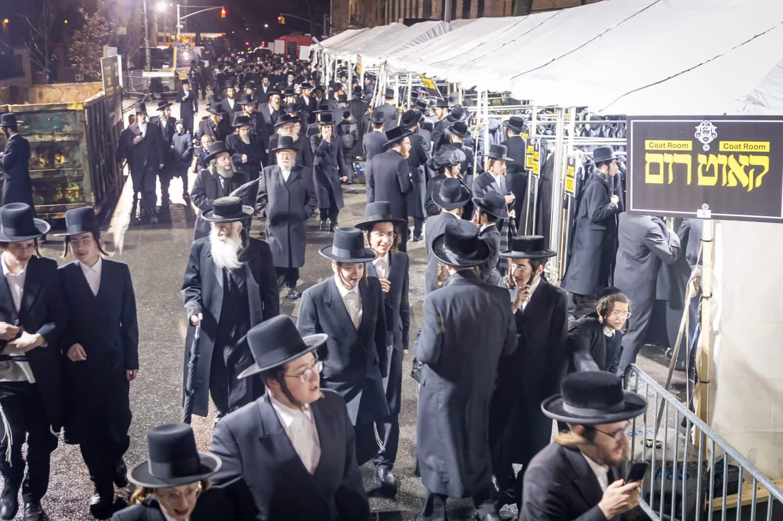 בראשות האדמו"ר: אלפי חסידי סאטמר חגגו את יום ההצלה בראשות האדמו"ר: אלפי חסידי סאטמר חגגו את יום ההצלה