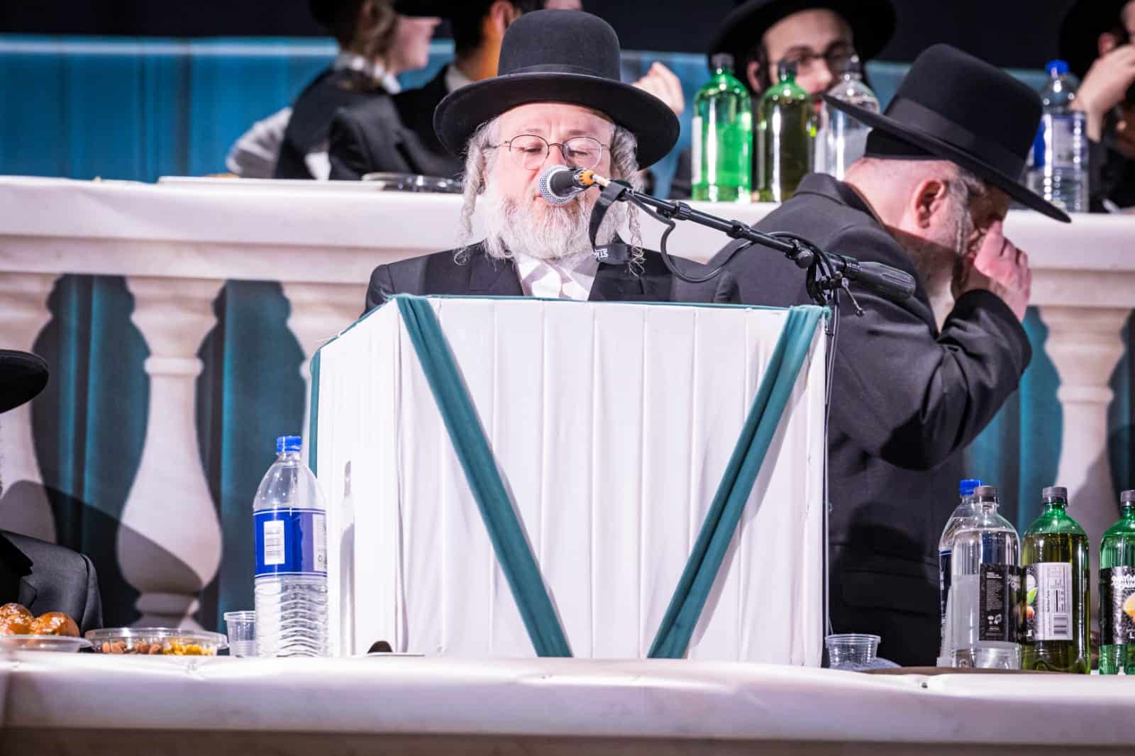 בראשות האדמו"ר: אלפי חסידי סאטמר חגגו את יום ההצלה בראשות האדמו"ר: אלפי חסידי סאטמר חגגו את יום ההצלה