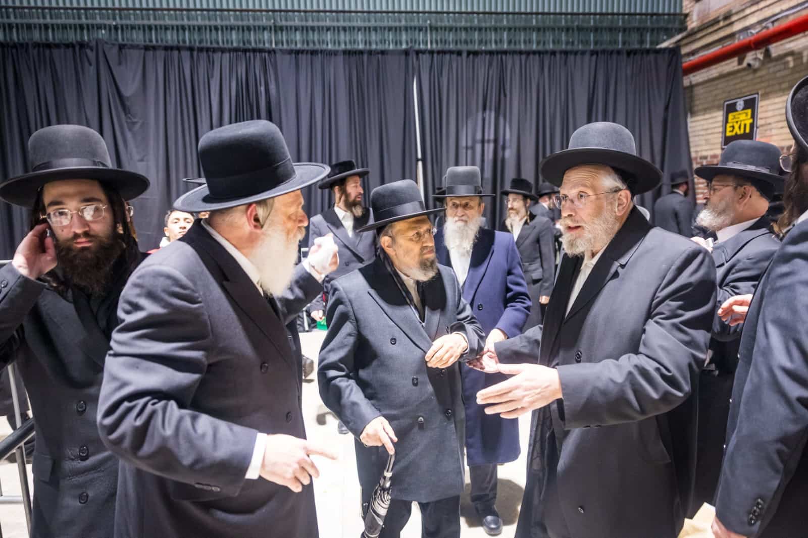 בראשות האדמו"ר: אלפי חסידי סאטמר חגגו את יום ההצלה בראשות האדמו"ר: אלפי חסידי סאטמר חגגו את יום ההצלה