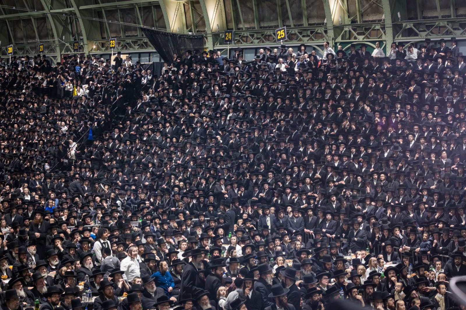 בראשות האדמו"ר: אלפי חסידי סאטמר חגגו את יום ההצלה בראשות האדמו"ר: אלפי חסידי סאטמר חגגו את יום ההצלה