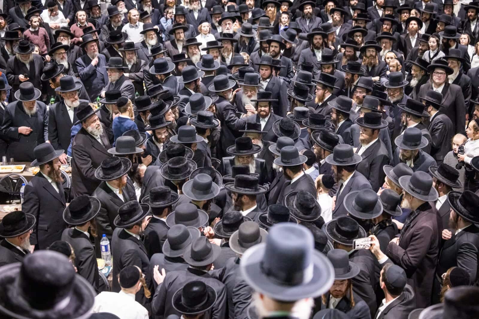 בראשות האדמו"ר: אלפי חסידי סאטמר חגגו את יום ההצלה בראשות האדמו"ר: אלפי חסידי סאטמר חגגו את יום ההצלה