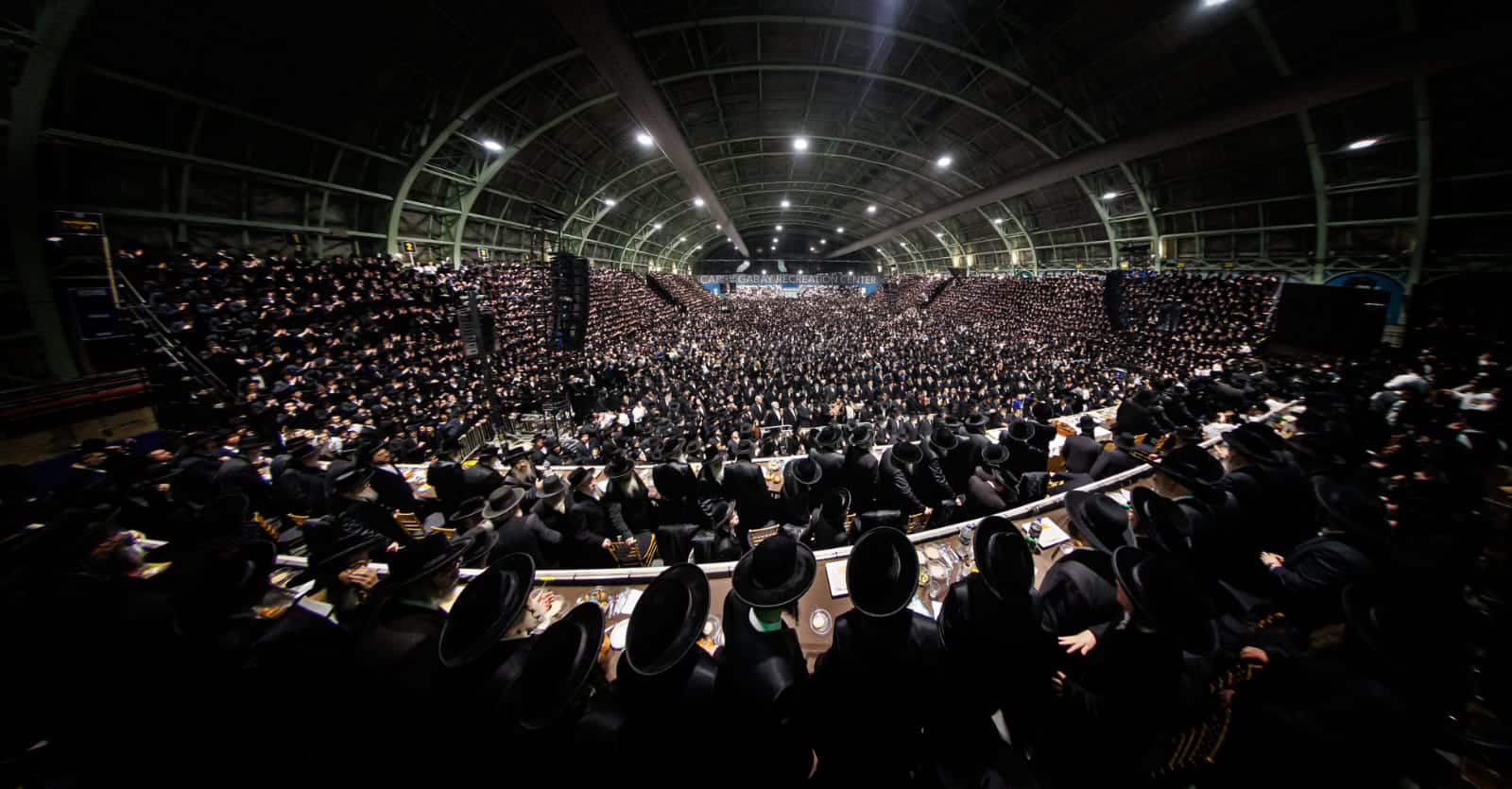 בראשות האדמו"ר: אלפי חסידי סאטמר חגגו את יום ההצלה בראשות האדמו"ר: אלפי חסידי סאטמר חגגו את יום ההצלה