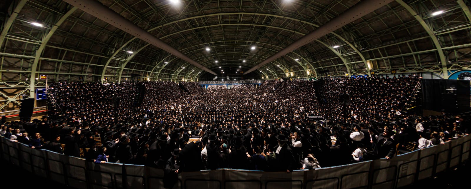 בראשות האדמו"ר: אלפי חסידי סאטמר חגגו את יום ההצלה בראשות האדמו"ר: אלפי חסידי סאטמר חגגו את יום ההצלה