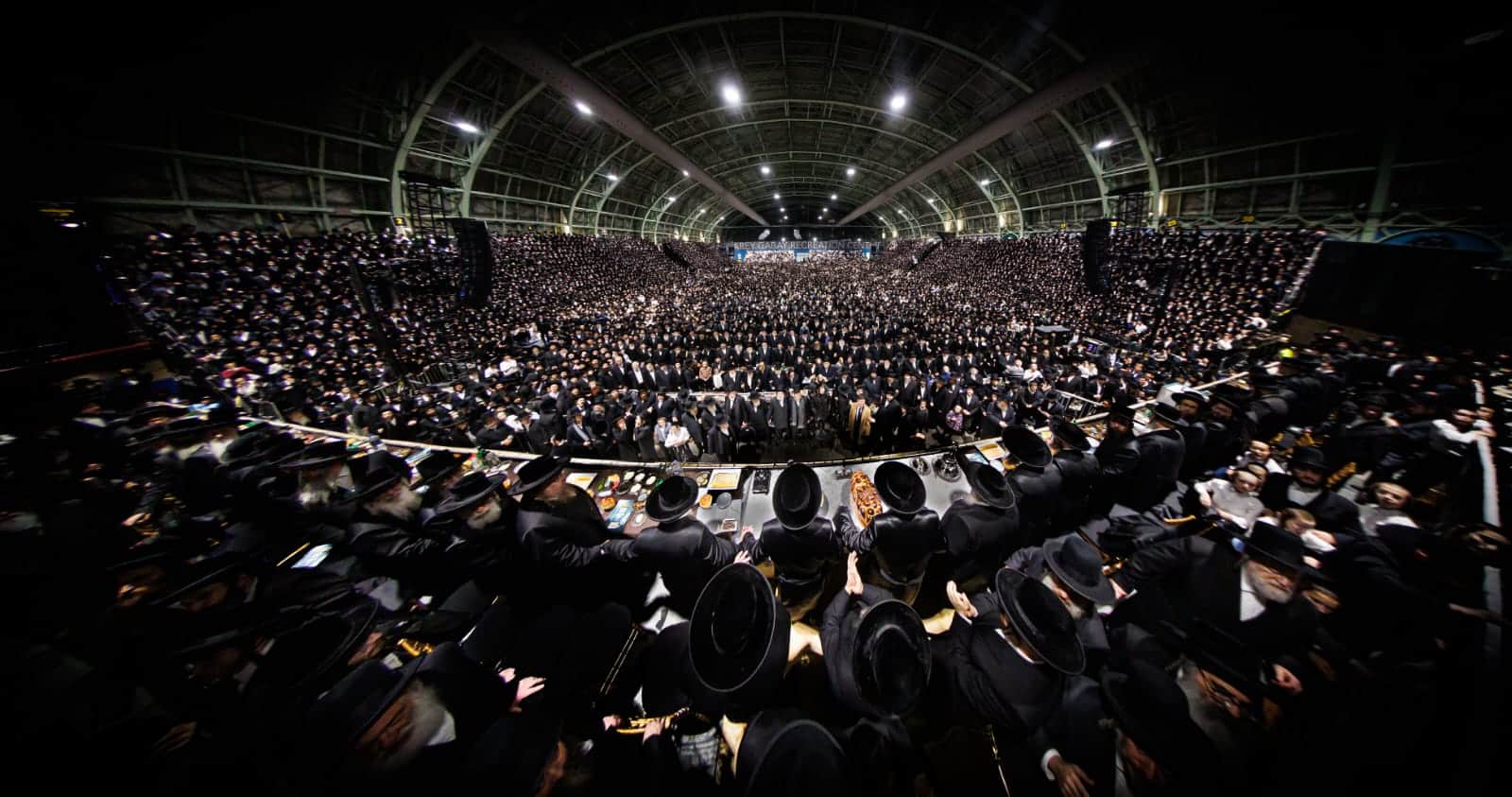 בראשות האדמו"ר: אלפי חסידי סאטמר חגגו את יום ההצלה בראשות האדמו"ר: אלפי חסידי סאטמר חגגו את יום ההצלה