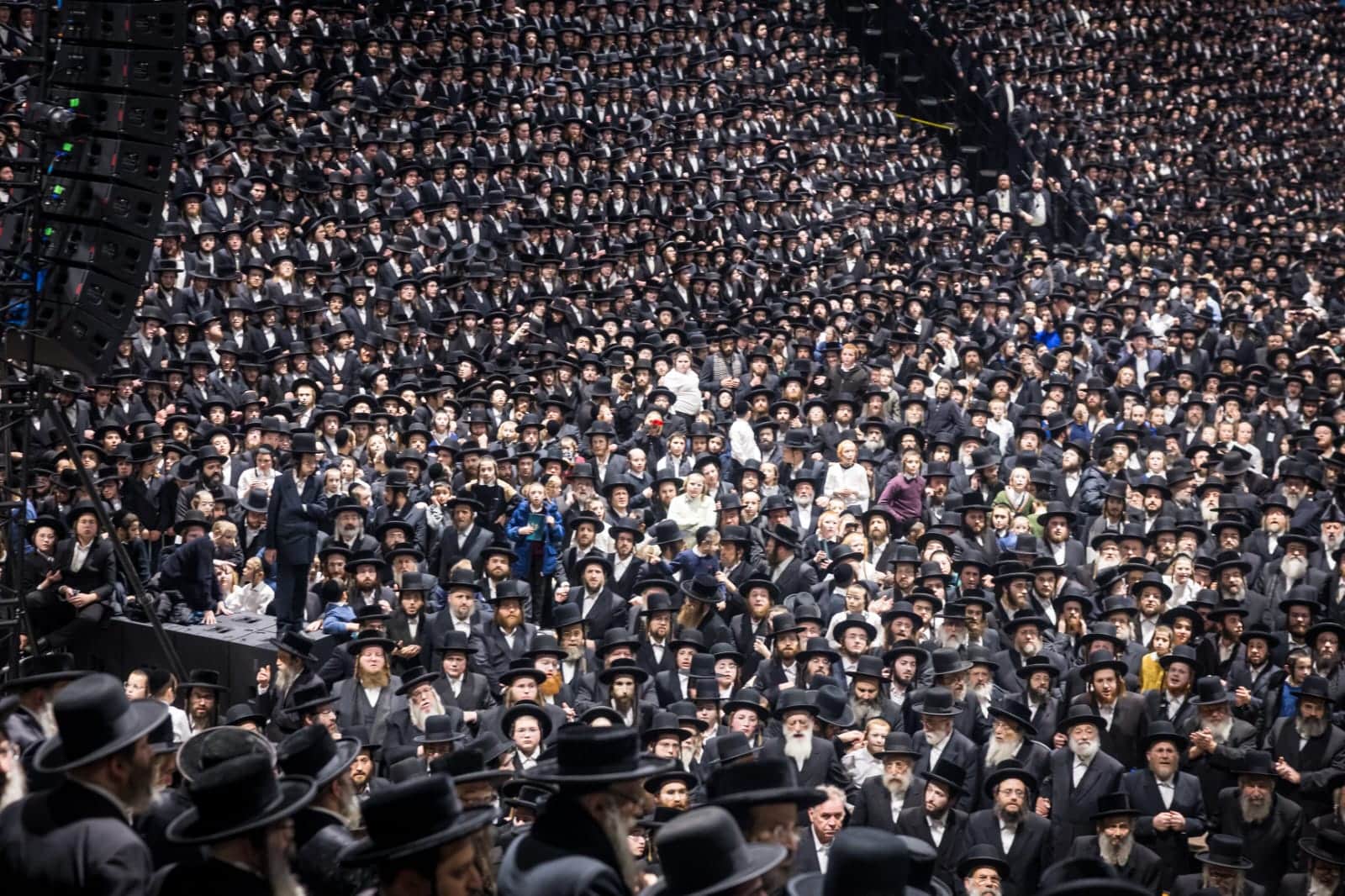 בראשות האדמו"ר: אלפי חסידי סאטמר חגגו את יום ההצלה בראשות האדמו"ר: אלפי חסידי סאטמר חגגו את יום ההצלה