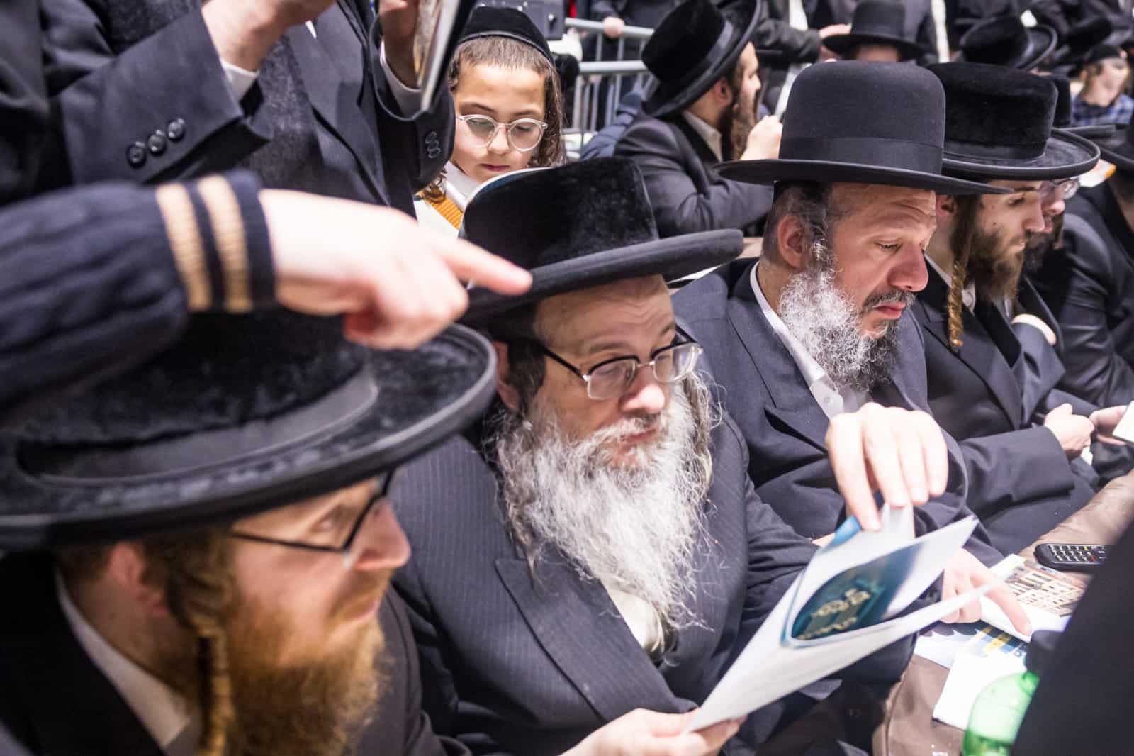 בראשות האדמו"ר: אלפי חסידי סאטמר חגגו את יום ההצלה בראשות האדמו"ר: אלפי חסידי סאטמר חגגו את יום ההצלה