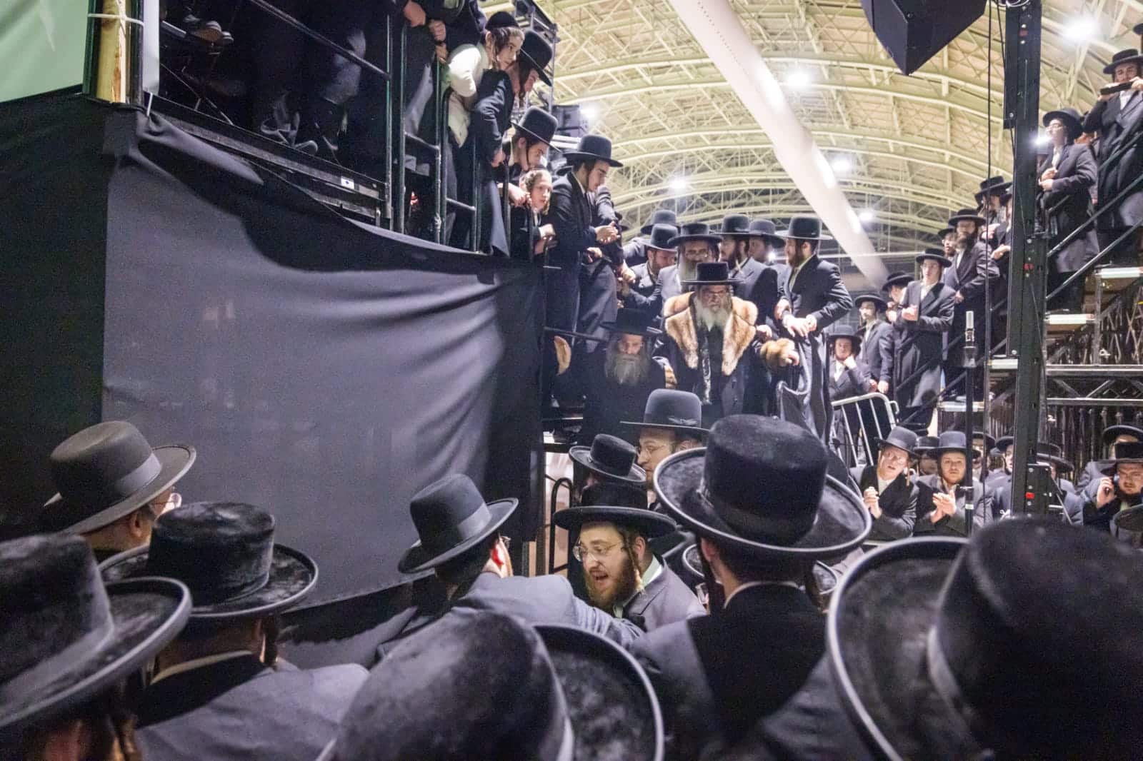 בראשות האדמו"ר: אלפי חסידי סאטמר חגגו את יום ההצלה בראשות האדמו"ר: אלפי חסידי סאטמר חגגו את יום ההצלה