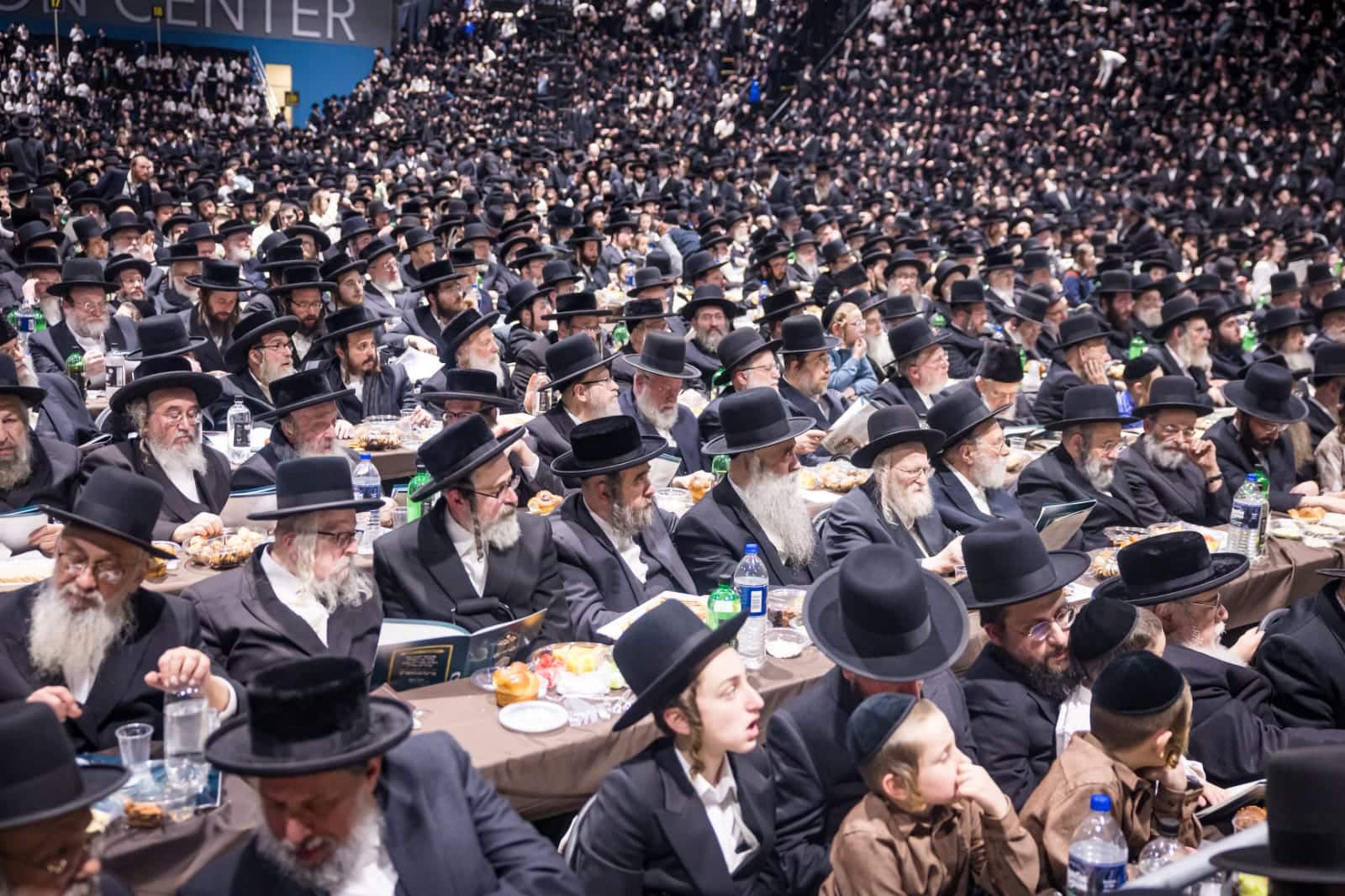 בראשות האדמו"ר: אלפי חסידי סאטמר חגגו את יום ההצלה בראשות האדמו"ר: אלפי חסידי סאטמר חגגו את יום ההצלה