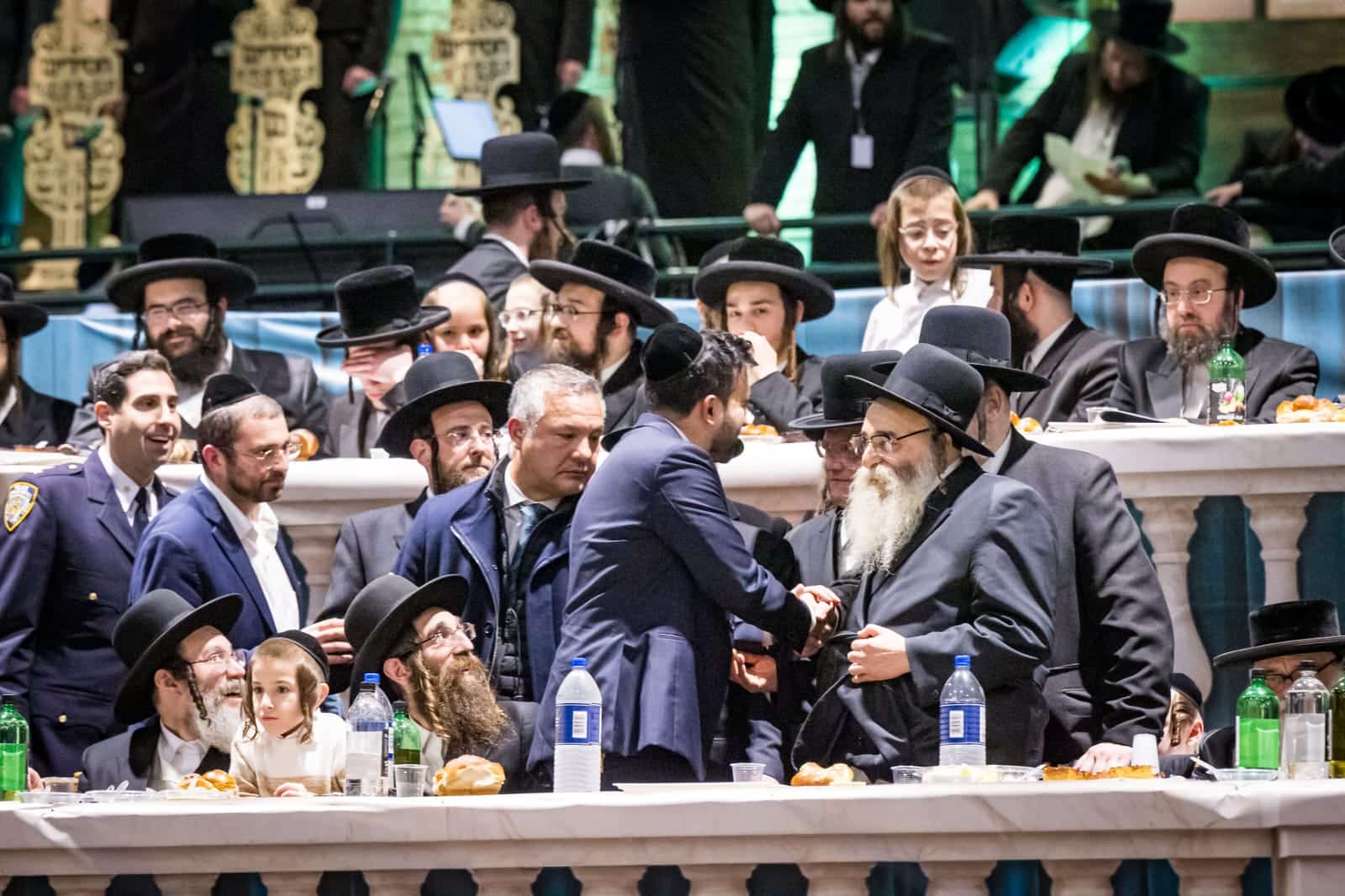 בראשות האדמו"ר: אלפי חסידי סאטמר חגגו את יום ההצלה בראשות האדמו"ר: אלפי חסידי סאטמר חגגו את יום ההצלה