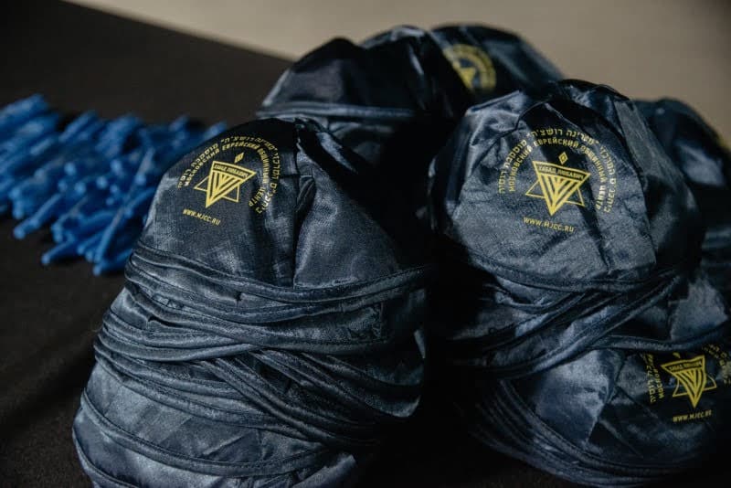 רגע היסטורי במוסקבה: שורד השבי נכנס בברית המילה רגע היסטורי במוסקבה: שורד השבי נכנס בברית המילה