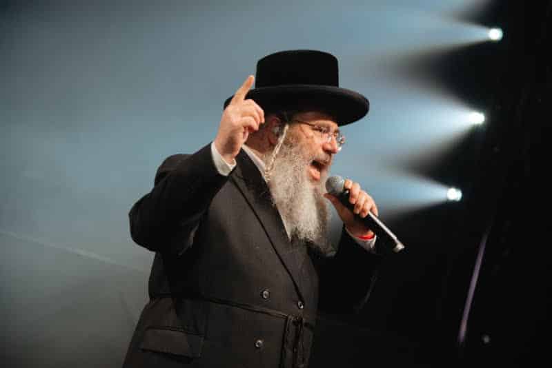 רגע היסטורי במוסקבה: שורד השבי נכנס בברית המילה רגע היסטורי במוסקבה: שורד השבי נכנס בברית המילה