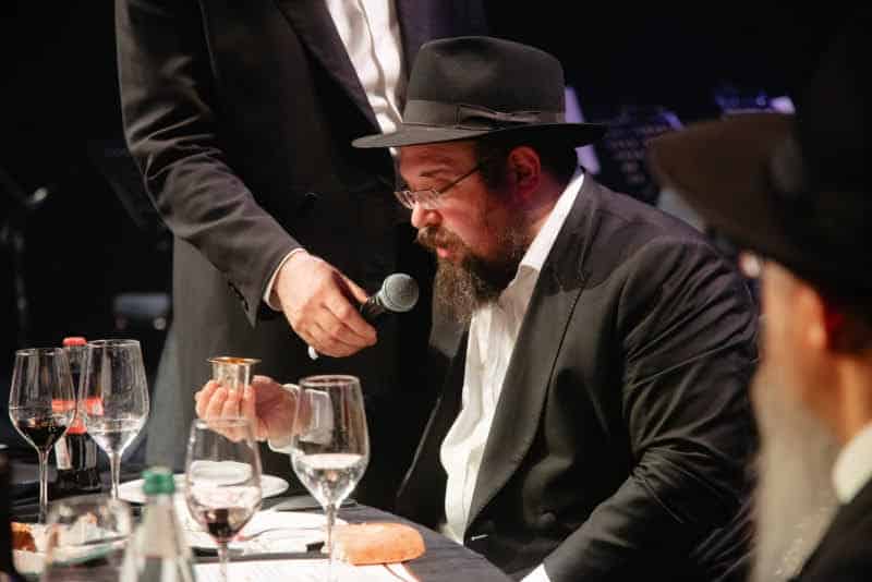 רגע היסטורי במוסקבה: שורד השבי נכנס בברית המילה רגע היסטורי במוסקבה: שורד השבי נכנס בברית המילה