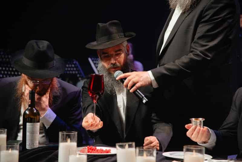 רגע היסטורי במוסקבה: שורד השבי נכנס בברית המילה רגע היסטורי במוסקבה: שורד השבי נכנס בברית המילה