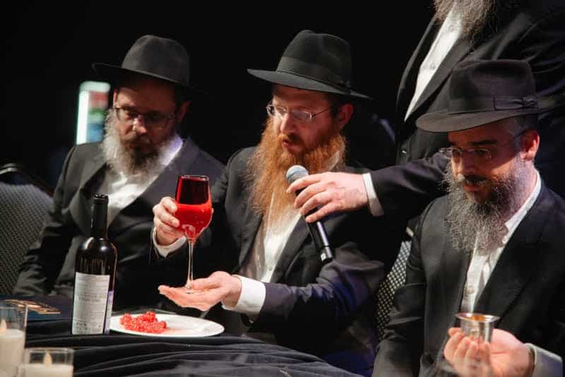 רגע היסטורי במוסקבה: שורד השבי נכנס בברית המילה רגע היסטורי במוסקבה: שורד השבי נכנס בברית המילה