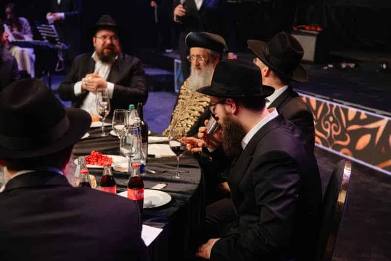 רגע היסטורי במוסקבה: שורד השבי נכנס בברית המילה רגע היסטורי במוסקבה: שורד השבי נכנס בברית המילה