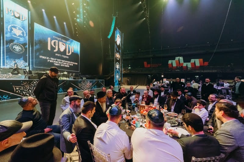 רגע היסטורי במוסקבה: שורד השבי נכנס בברית המילה רגע היסטורי במוסקבה: שורד השבי נכנס בברית המילה