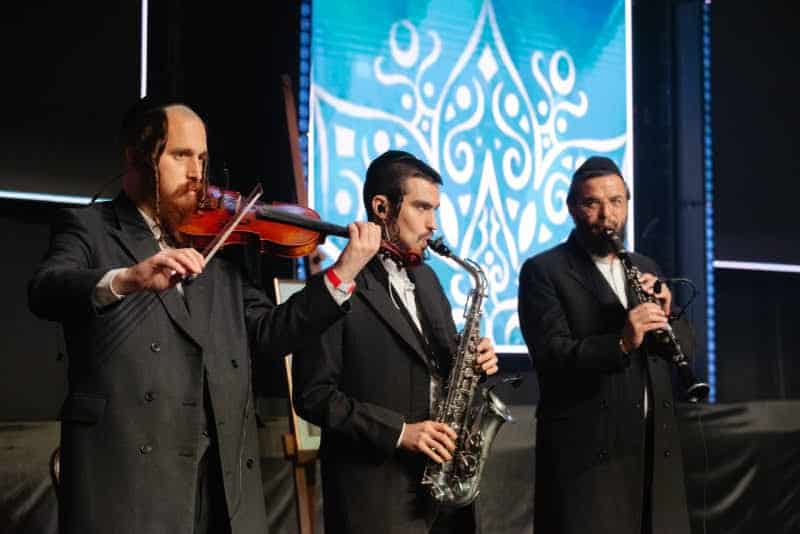 רגע היסטורי במוסקבה: שורד השבי נכנס בברית המילה רגע היסטורי במוסקבה: שורד השבי נכנס בברית המילה