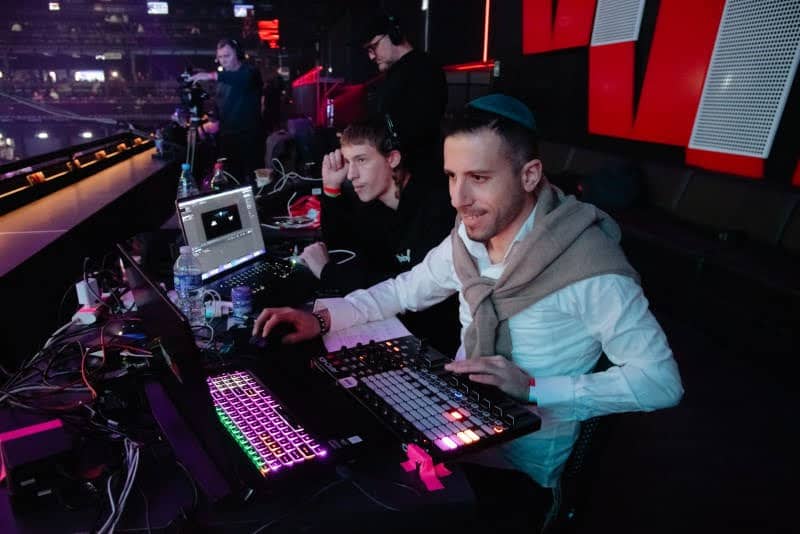 רגע היסטורי במוסקבה: שורד השבי נכנס בברית המילה רגע היסטורי במוסקבה: שורד השבי נכנס בברית המילה