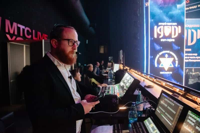 רגע היסטורי במוסקבה: שורד השבי נכנס בברית המילה רגע היסטורי במוסקבה: שורד השבי נכנס בברית המילה