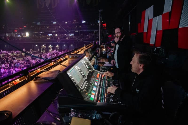 רגע היסטורי במוסקבה: שורד השבי נכנס בברית המילה רגע היסטורי במוסקבה: שורד השבי נכנס בברית המילה