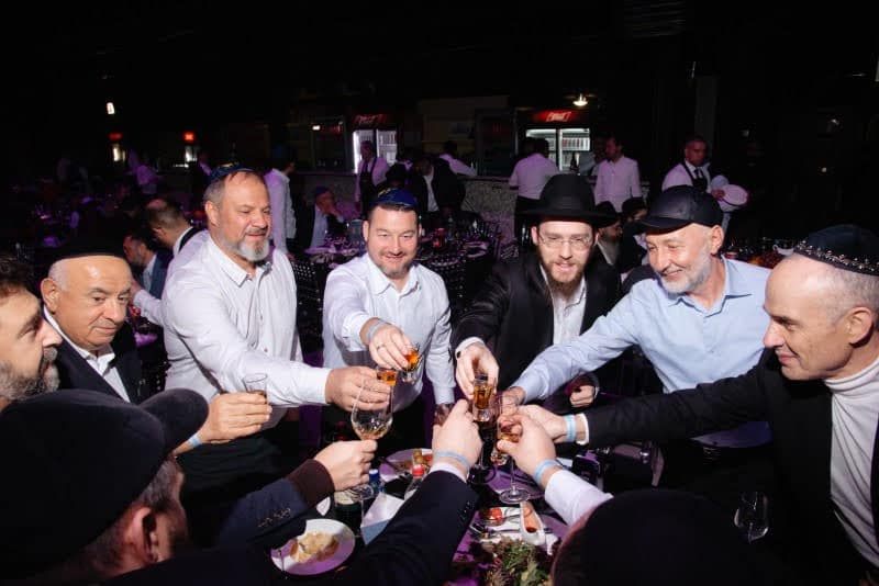 רגע היסטורי במוסקבה: שורד השבי נכנס בברית המילה רגע היסטורי במוסקבה: שורד השבי נכנס בברית המילה