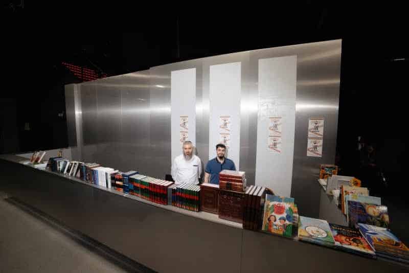 רגע היסטורי במוסקבה: שורד השבי נכנס בברית המילה רגע היסטורי במוסקבה: שורד השבי נכנס בברית המילה