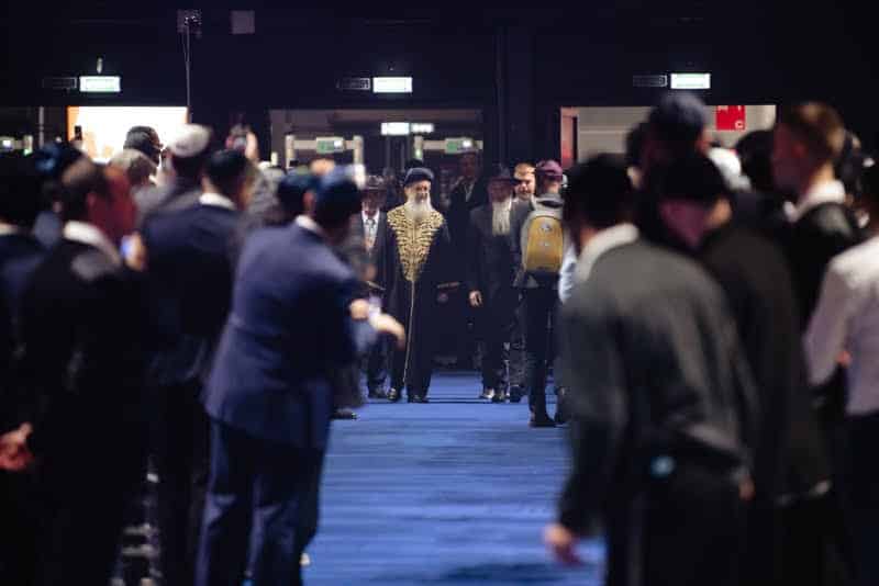 רגע היסטורי במוסקבה: שורד השבי נכנס בברית המילה רגע היסטורי במוסקבה: שורד השבי נכנס בברית המילה