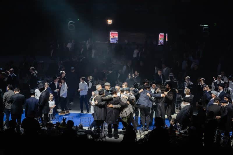 רגע היסטורי במוסקבה: שורד השבי נכנס בברית המילה רגע היסטורי במוסקבה: שורד השבי נכנס בברית המילה