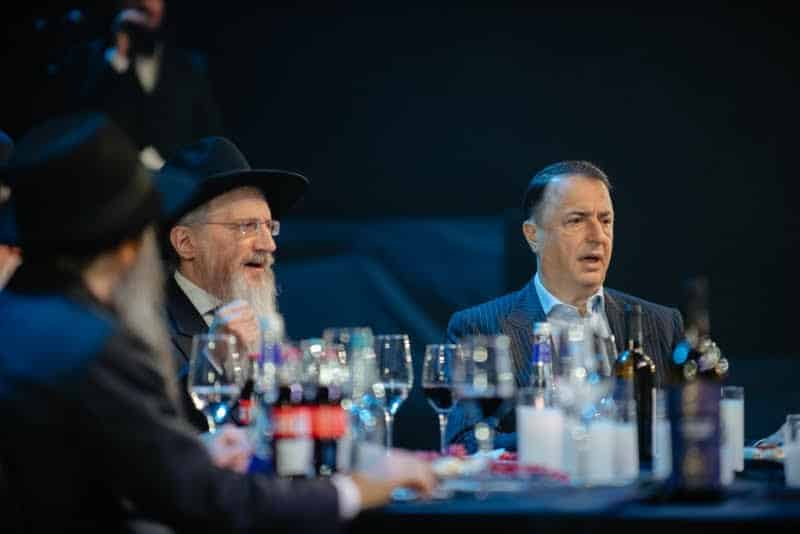 רגע היסטורי במוסקבה: שורד השבי נכנס בברית המילה רגע היסטורי במוסקבה: שורד השבי נכנס בברית המילה