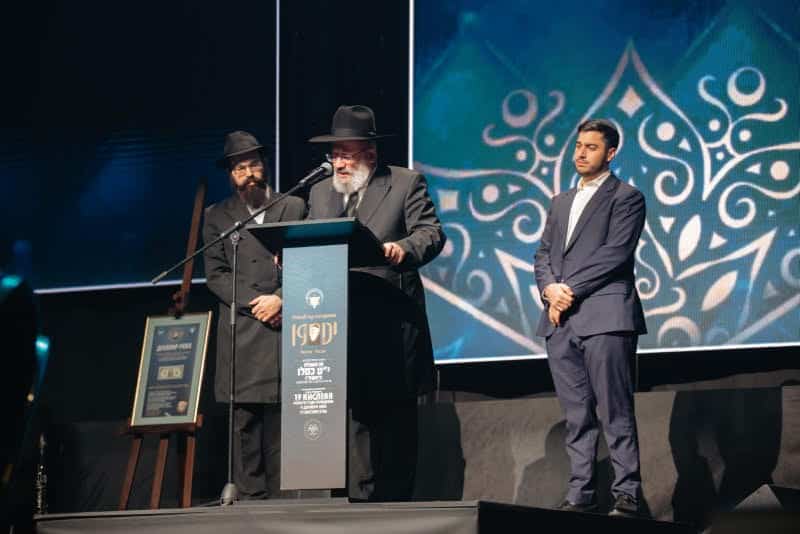 רגע היסטורי במוסקבה: שורד השבי נכנס בברית המילה רגע היסטורי במוסקבה: שורד השבי נכנס בברית המילה