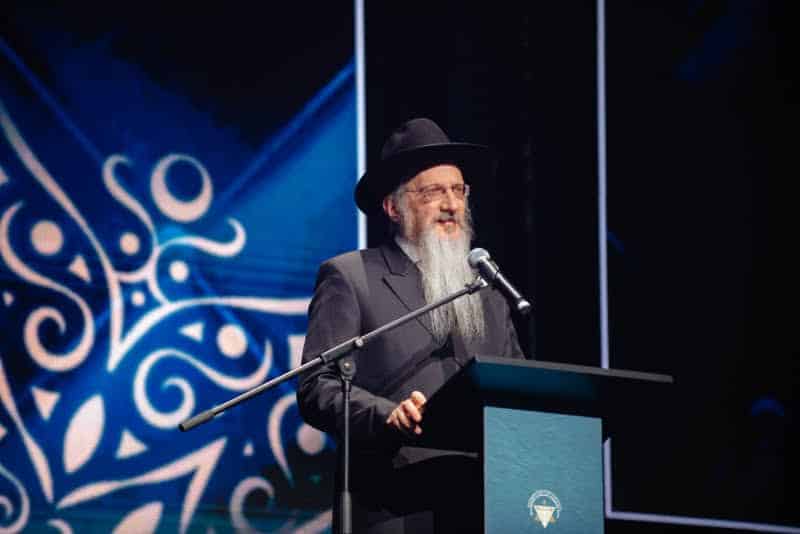 רגע היסטורי במוסקבה: שורד השבי נכנס בברית המילה רגע היסטורי במוסקבה: שורד השבי נכנס בברית המילה