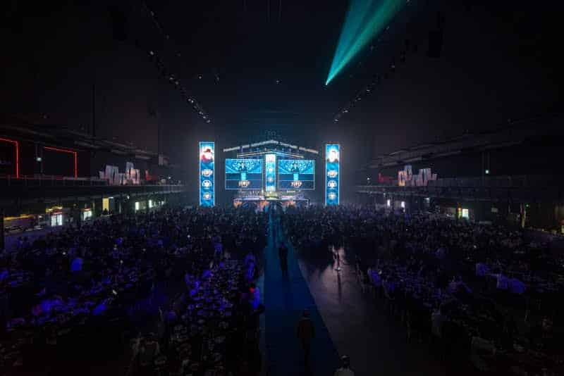 רגע היסטורי במוסקבה: שורד השבי נכנס בברית המילה רגע היסטורי במוסקבה: שורד השבי נכנס בברית המילה