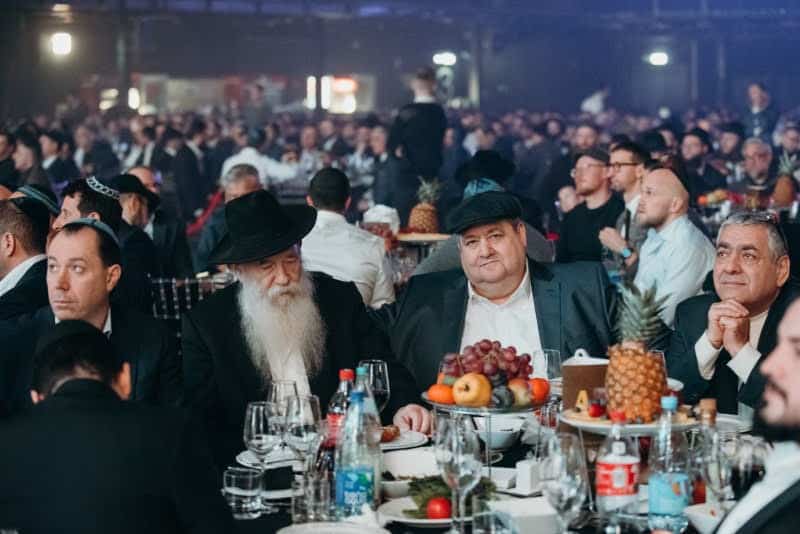 רגע היסטורי במוסקבה: שורד השבי נכנס בברית המילה רגע היסטורי במוסקבה: שורד השבי נכנס בברית המילה