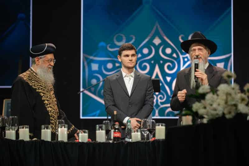 רגע היסטורי במוסקבה: שורד השבי נכנס בברית המילה רגע היסטורי במוסקבה: שורד השבי נכנס בברית המילה