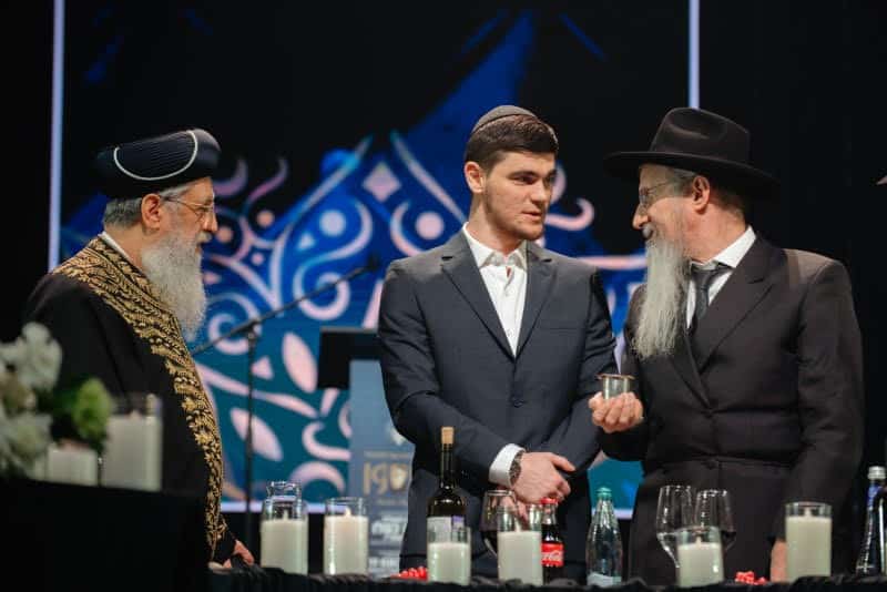 רגע היסטורי במוסקבה: שורד השבי נכנס בברית המילה רגע היסטורי במוסקבה: שורד השבי נכנס בברית המילה