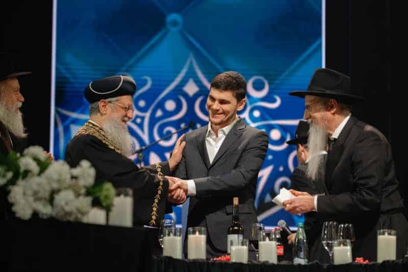 רגע היסטורי במוסקבה: שורד השבי נכנס בברית המילה רגע היסטורי במוסקבה: שורד השבי נכנס בברית המילה