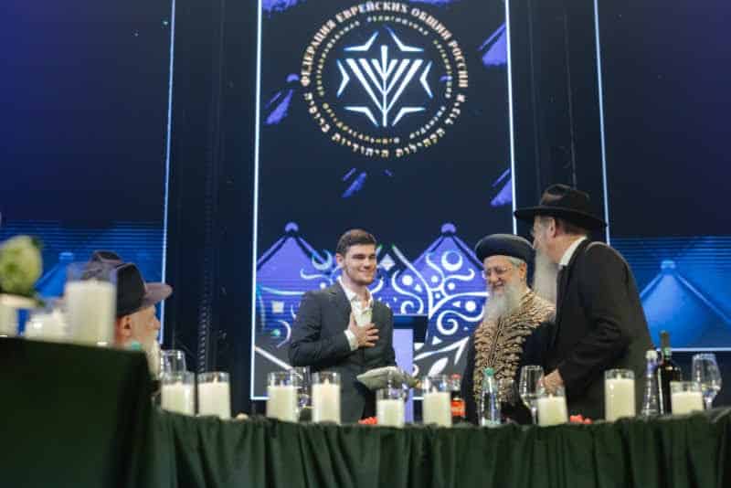 רגע היסטורי במוסקבה: שורד השבי נכנס בברית המילה רגע היסטורי במוסקבה: שורד השבי נכנס בברית המילה