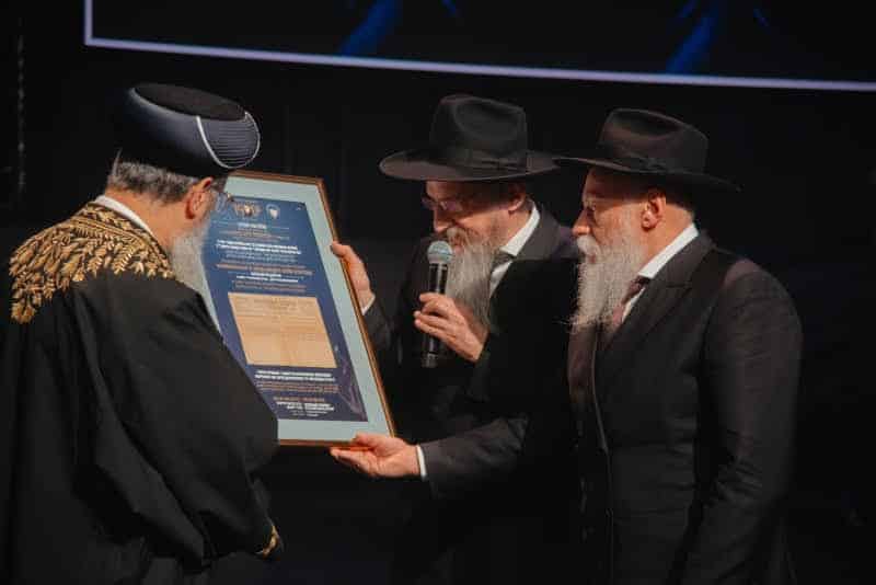 רגע היסטורי במוסקבה: שורד השבי נכנס בברית המילה רגע היסטורי במוסקבה: שורד השבי נכנס בברית המילה