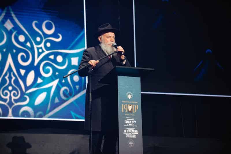 רגע היסטורי במוסקבה: שורד השבי נכנס בברית המילה רגע היסטורי במוסקבה: שורד השבי נכנס בברית המילה