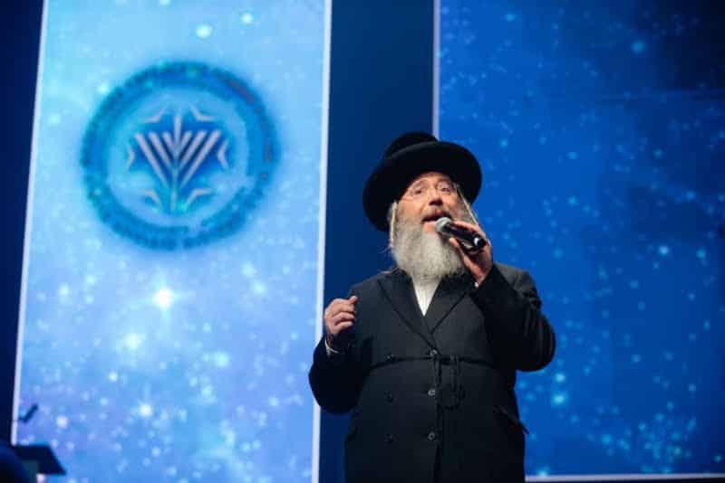 רגע היסטורי במוסקבה: שורד השבי נכנס בברית המילה רגע היסטורי במוסקבה: שורד השבי נכנס בברית המילה