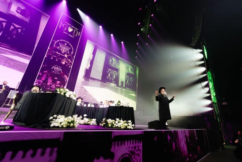 רגע היסטורי במוסקבה: שורד השבי נכנס בברית המילה רגע היסטורי במוסקבה: שורד השבי נכנס בברית המילה