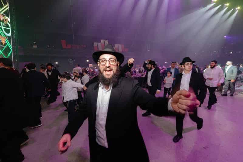 רגע היסטורי במוסקבה: שורד השבי נכנס בברית המילה רגע היסטורי במוסקבה: שורד השבי נכנס בברית המילה