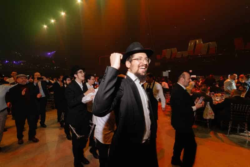 רגע היסטורי במוסקבה: שורד השבי נכנס בברית המילה רגע היסטורי במוסקבה: שורד השבי נכנס בברית המילה