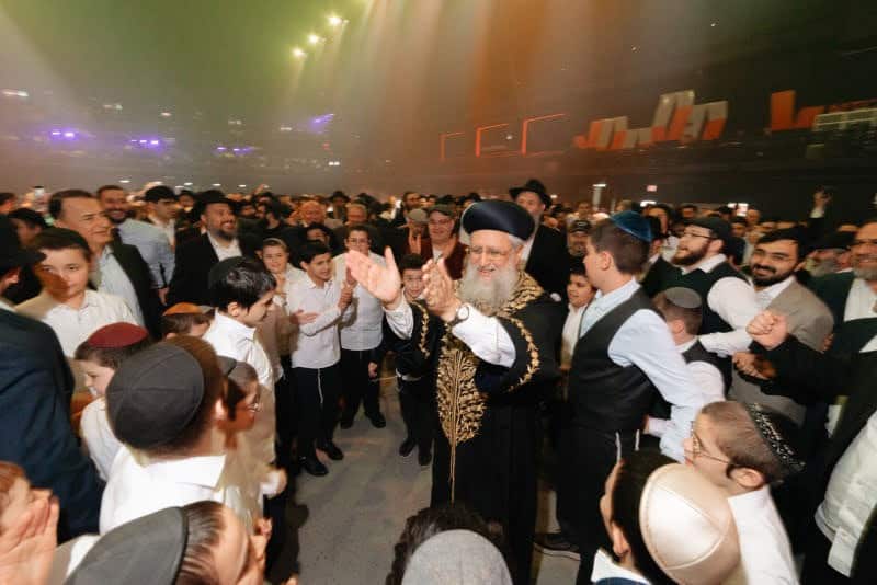 רגע היסטורי במוסקבה: שורד השבי נכנס בברית המילה רגע היסטורי במוסקבה: שורד השבי נכנס בברית המילה