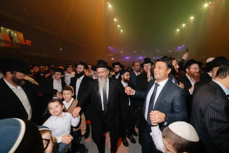 רגע היסטורי במוסקבה: שורד השבי נכנס בברית המילה רגע היסטורי במוסקבה: שורד השבי נכנס בברית המילה