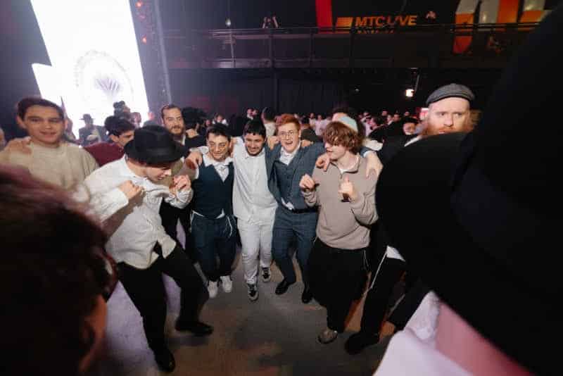 רגע היסטורי במוסקבה: שורד השבי נכנס בברית המילה רגע היסטורי במוסקבה: שורד השבי נכנס בברית המילה