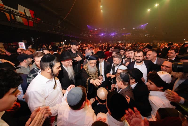 רגע היסטורי במוסקבה: שורד השבי נכנס בברית המילה רגע היסטורי במוסקבה: שורד השבי נכנס בברית המילה