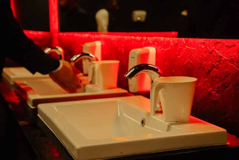 רגע היסטורי במוסקבה: שורד השבי נכנס בברית המילה רגע היסטורי במוסקבה: שורד השבי נכנס בברית המילה