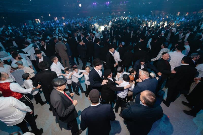 רגע היסטורי במוסקבה: שורד השבי נכנס בברית המילה רגע היסטורי במוסקבה: שורד השבי נכנס בברית המילה