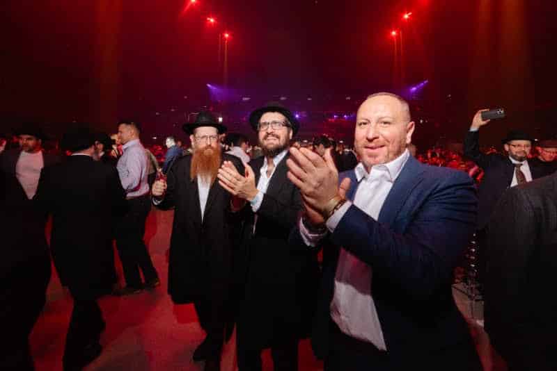 רגע היסטורי במוסקבה: שורד השבי נכנס בברית המילה רגע היסטורי במוסקבה: שורד השבי נכנס בברית המילה